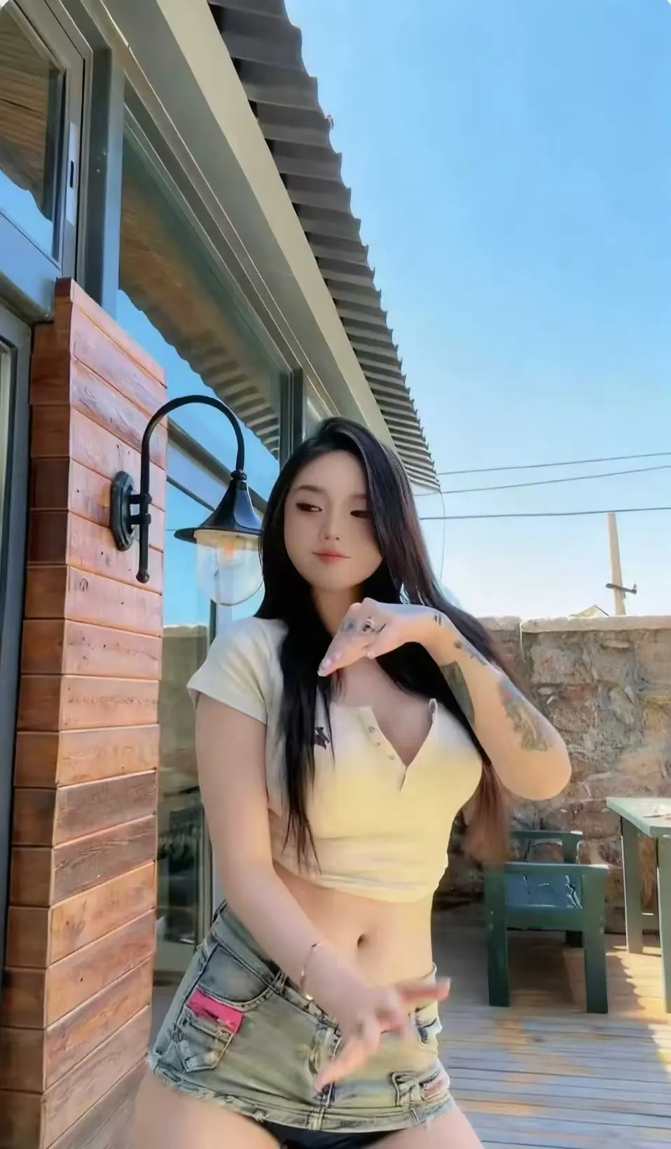 免费在线观看《Meena 成美男》高清全集无删减中文版-网盘资源便捷存储-无广告畅享Meena 成美男全集资源