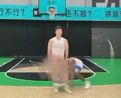 《牛教练的裤子》全1集免费观看-牛教练防守被黑哥假动作直接瓦解-《牛教练的裤子》HD高清画质无广告播放